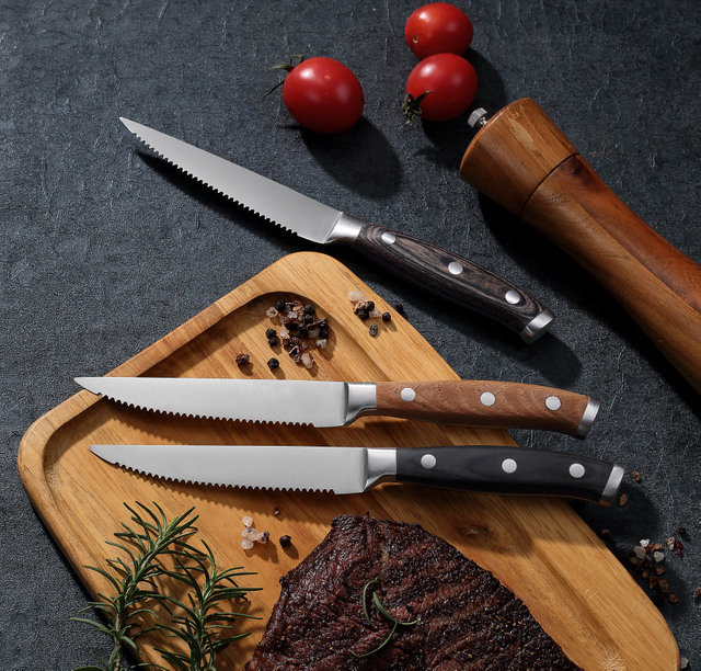 Ahşap Tahıl Saplı Tırtıklı Et Bıçakları - Mükemmel Kesimler için Premium, Ergonomik Tasarım