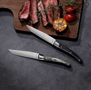 Couteaux à steak avec manche en bois les mieux notés : acier inoxydable antirouille pour des coupes parfaites