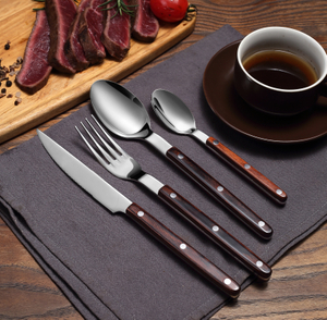 Ensemble de 4 couteaux, fourchettes et cuillères à manche en bois respectueux de l'environnement pour une expérience de table authentique