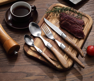 Kiváló minőségű rozsdamentes acél kés és villa készlet fa nyéllel, konyhai evőeszközök