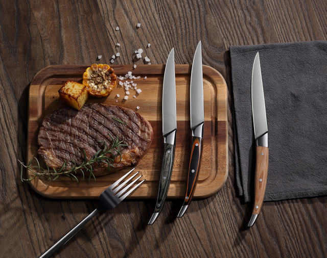 သစ်သားလက်ကိုင်များပါသော Stainless Steel Steak ဓားများ